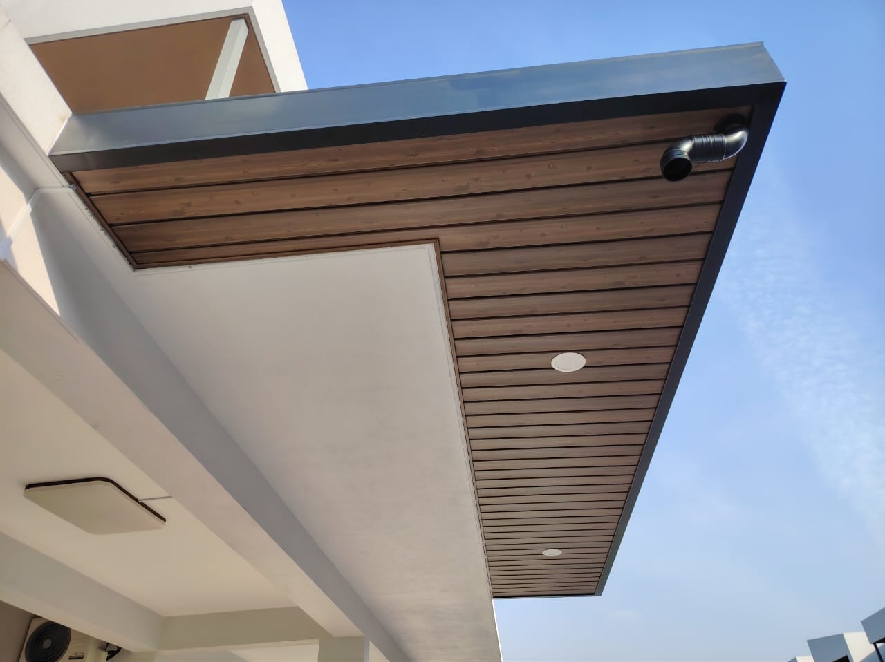 Soffit ceiling perimeter detail photo